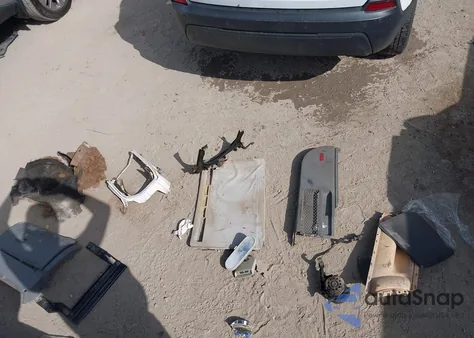 2000 Volkswagen New Beetle Gls 1.8L Turbo z USA, uszkodzony, nr VIN 3VWCD21C3YM494043